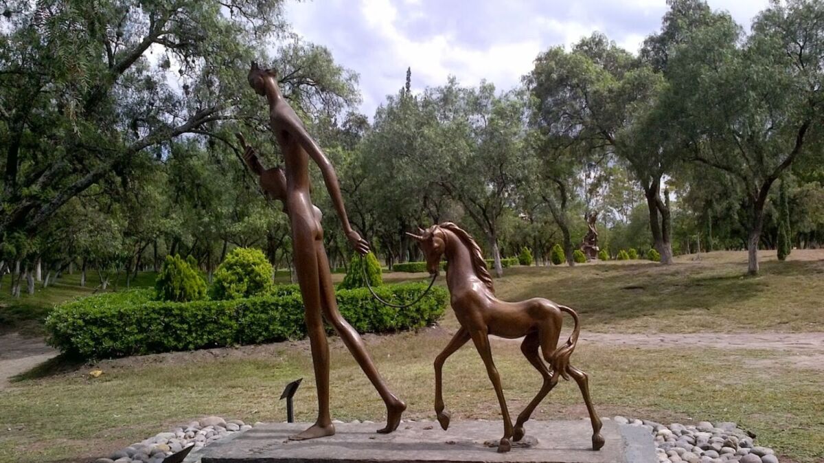 Escultura "El último unicornio" de Charlotte Yazbek en Cuautitlán Izcalli