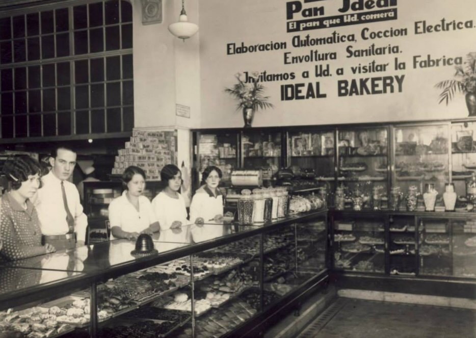 foto vieja de pastelería ideal en centro histórico