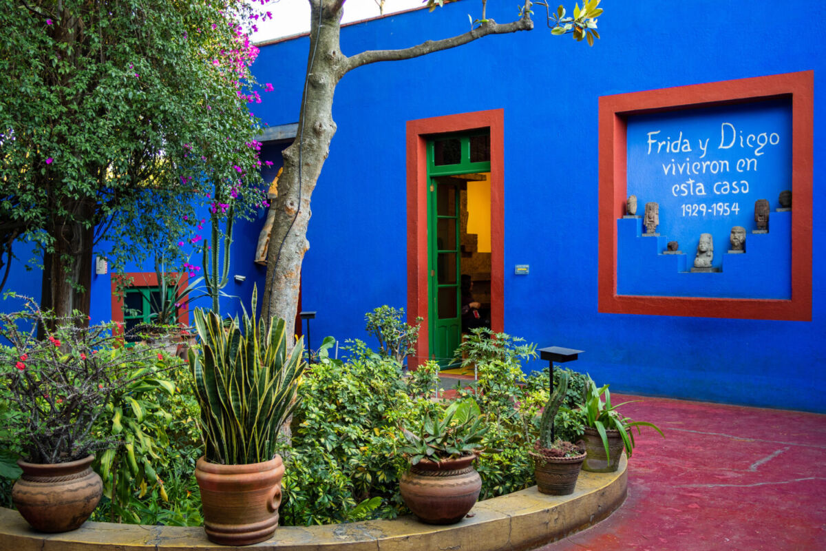 Fachada de la casa de Frida Kahlo en Coyoacán