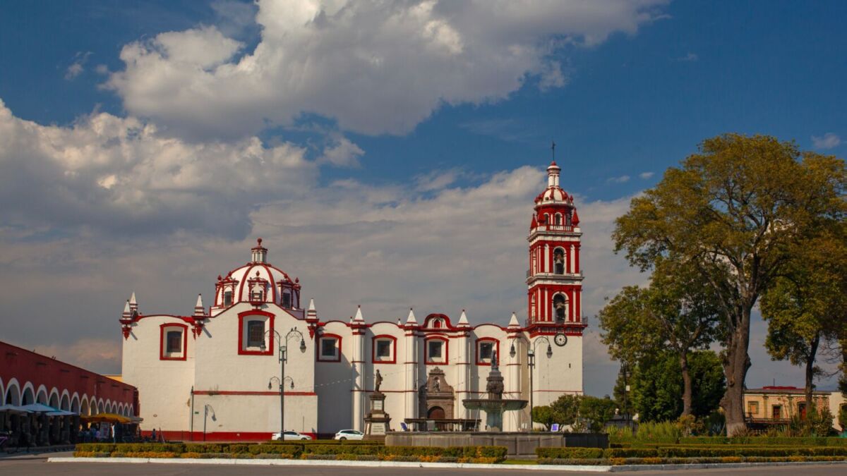 vista panorámica de una iglesia en Cholula, Puebla 