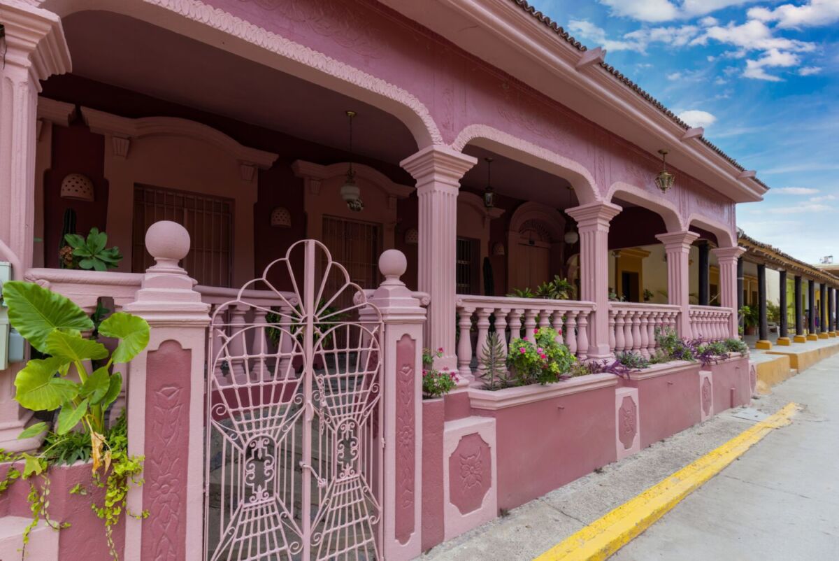 fachada de casa colonial 