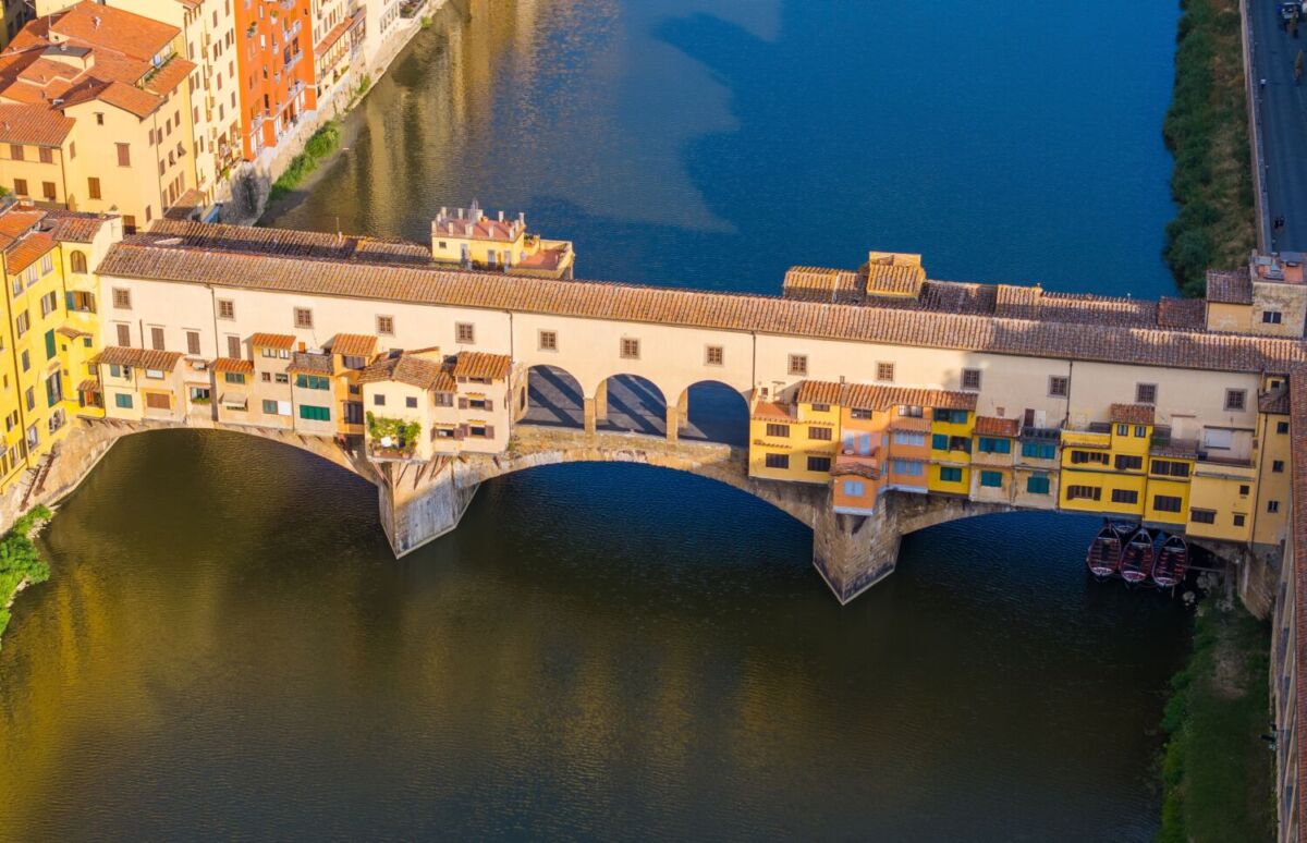 vista aérea de un puente en Florencia 