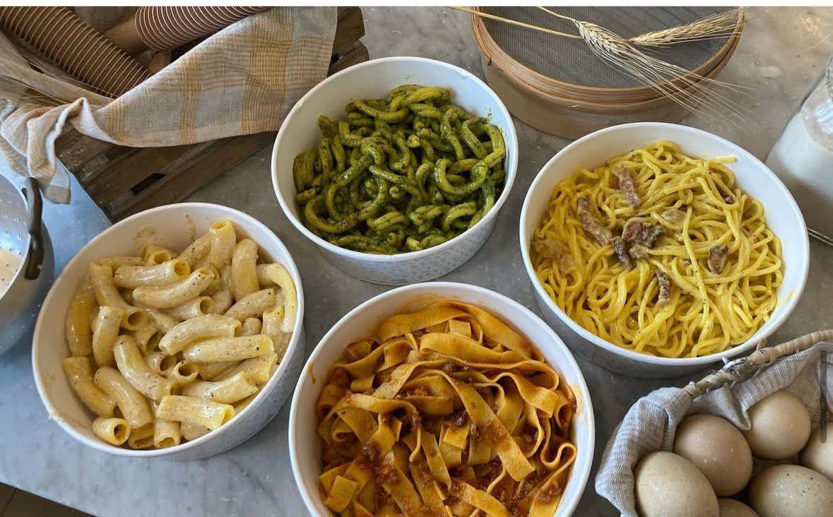Pastas variadas con diferentes salsas