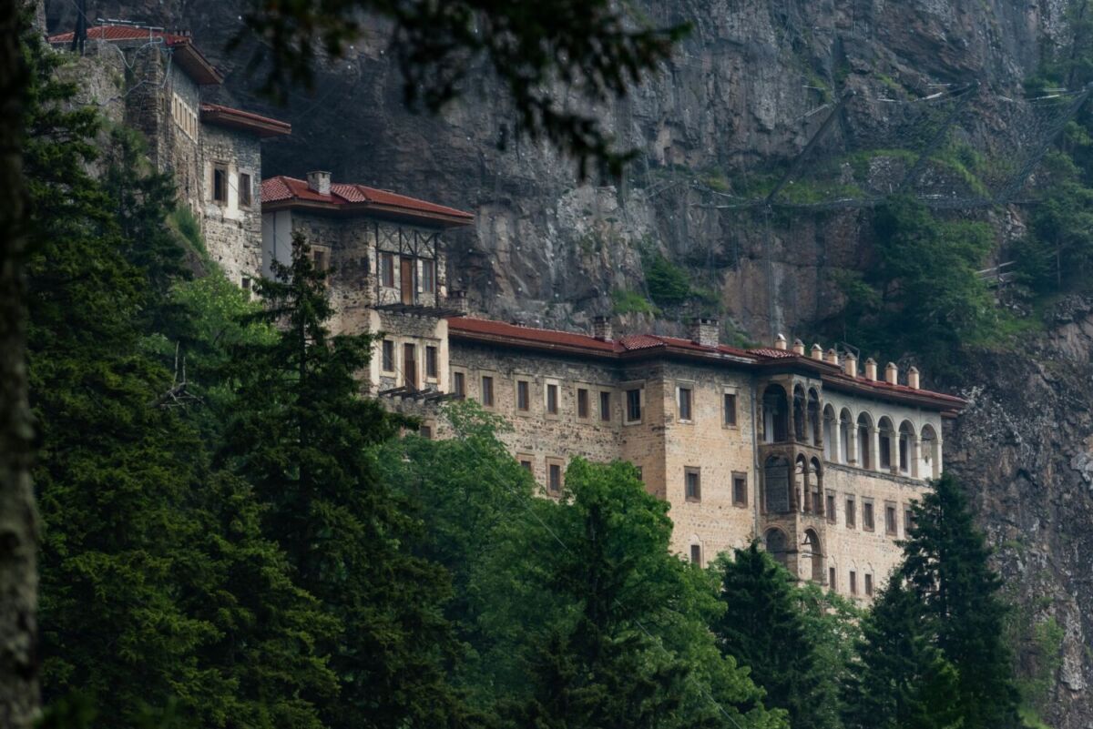 Antiguo monasterio en la ciudad de Trabzon, Turquía 