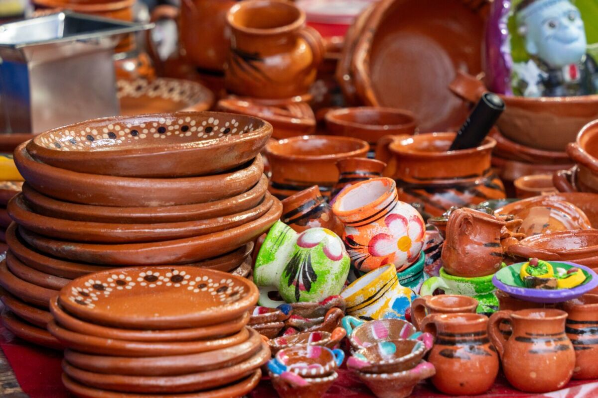 El pueblito cuna del barro a 1 hora de la CDMX para conseguir cazuelas, ollas y macetas