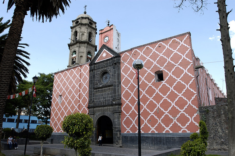fachada colonial de la Parroquia de San Pedro Apóstol en san pedro tláhuac