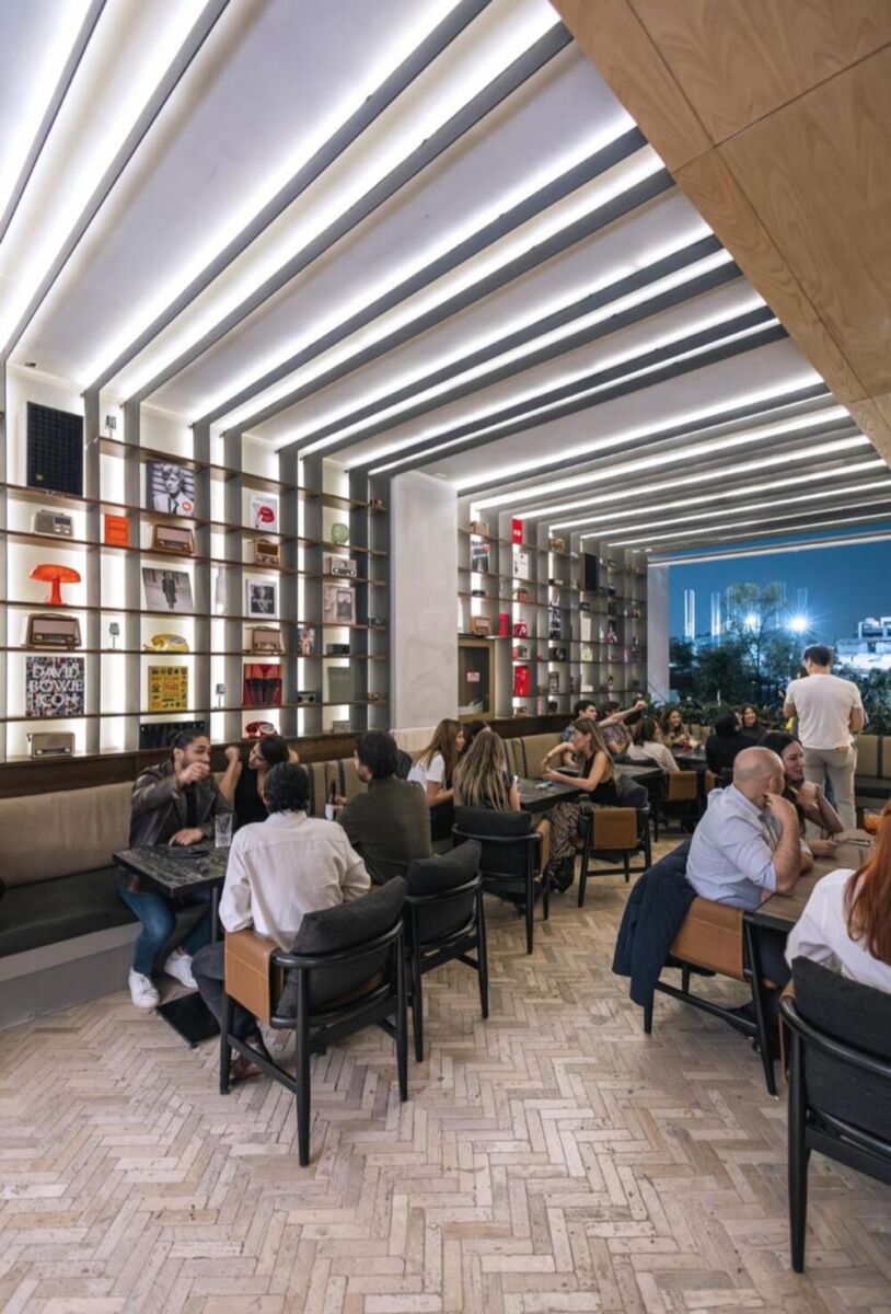Salón de vinilos en Somma Rooftop