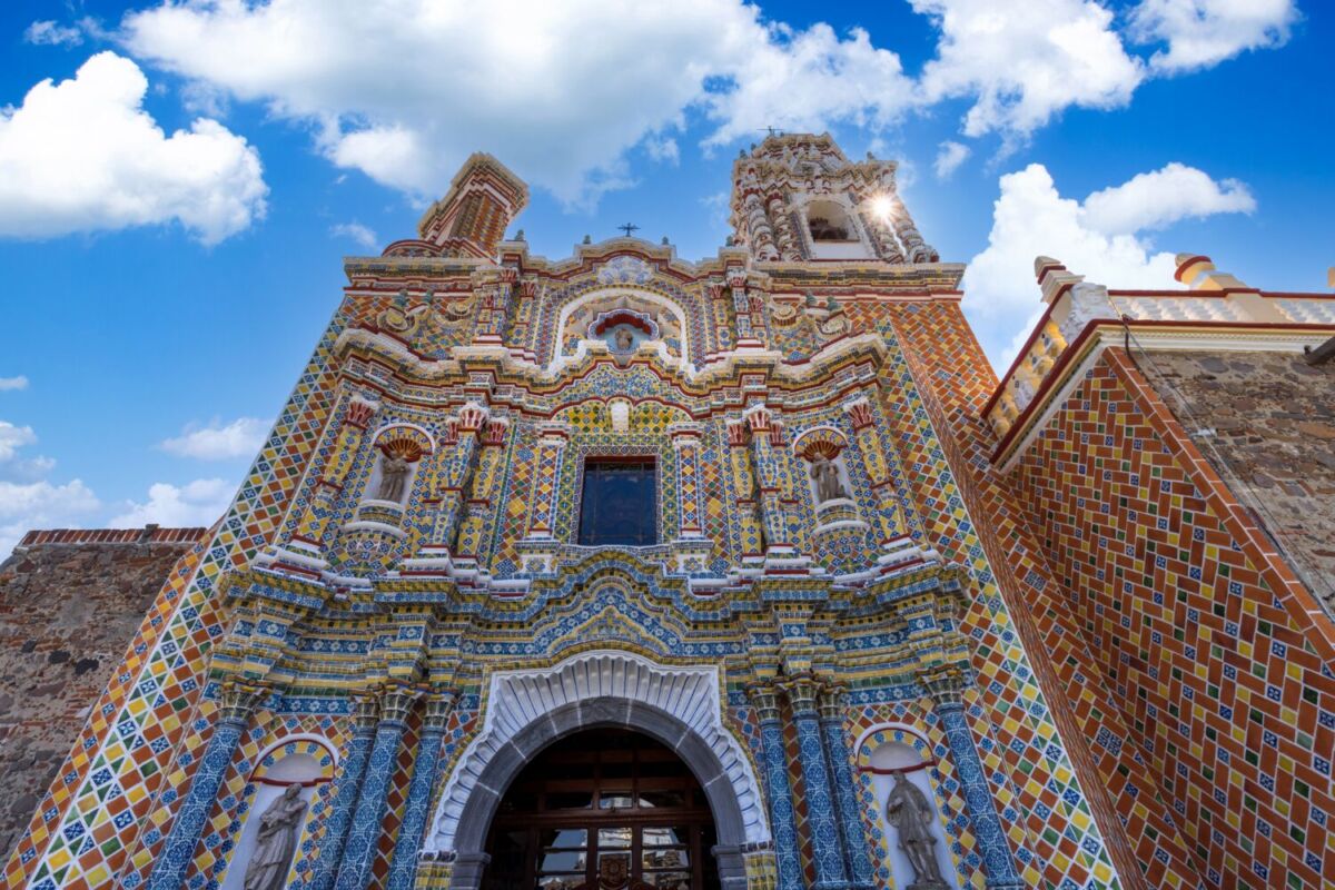 fachada del Templo de San Francisco Acatepec, Puebla 