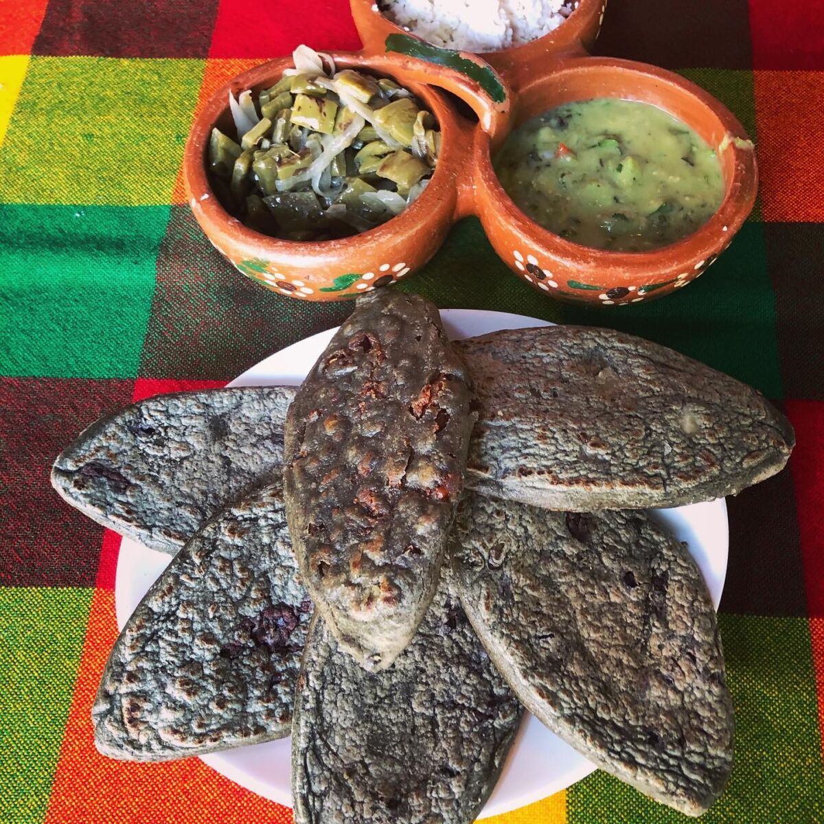 tlacoyos de maíz azul 