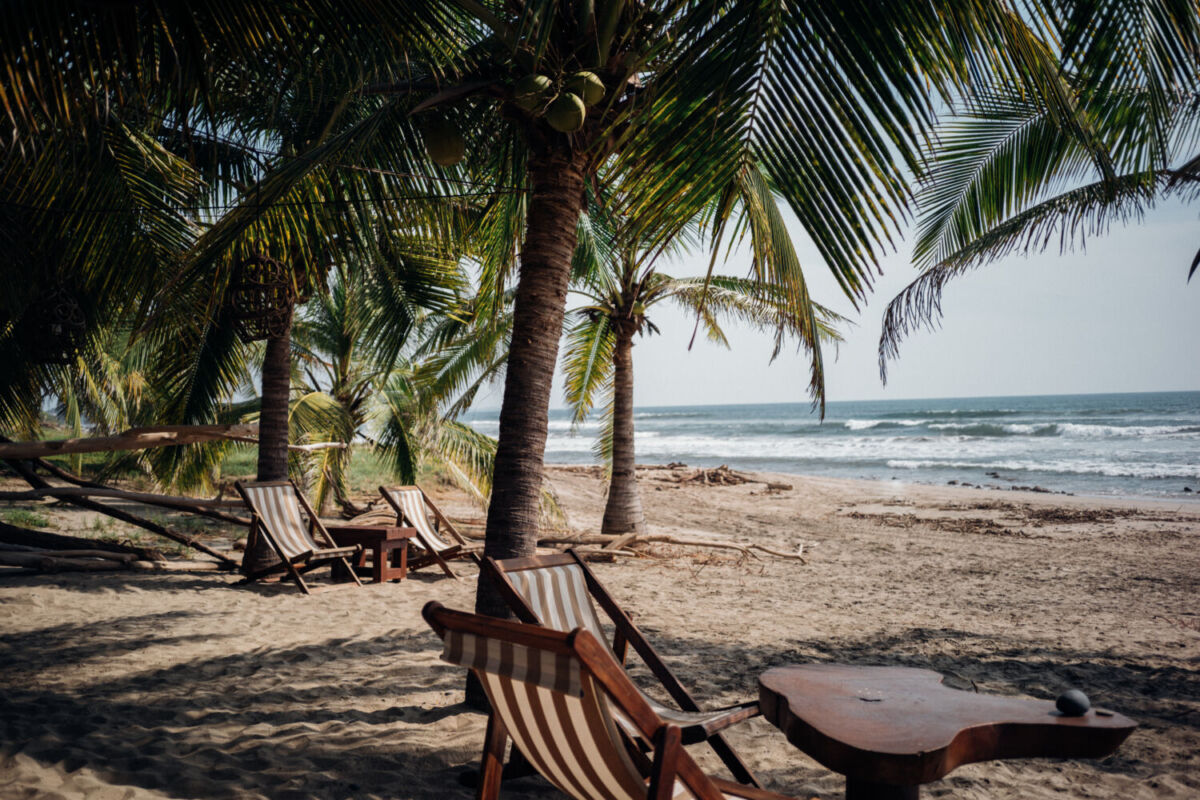playa los troncones con sillas