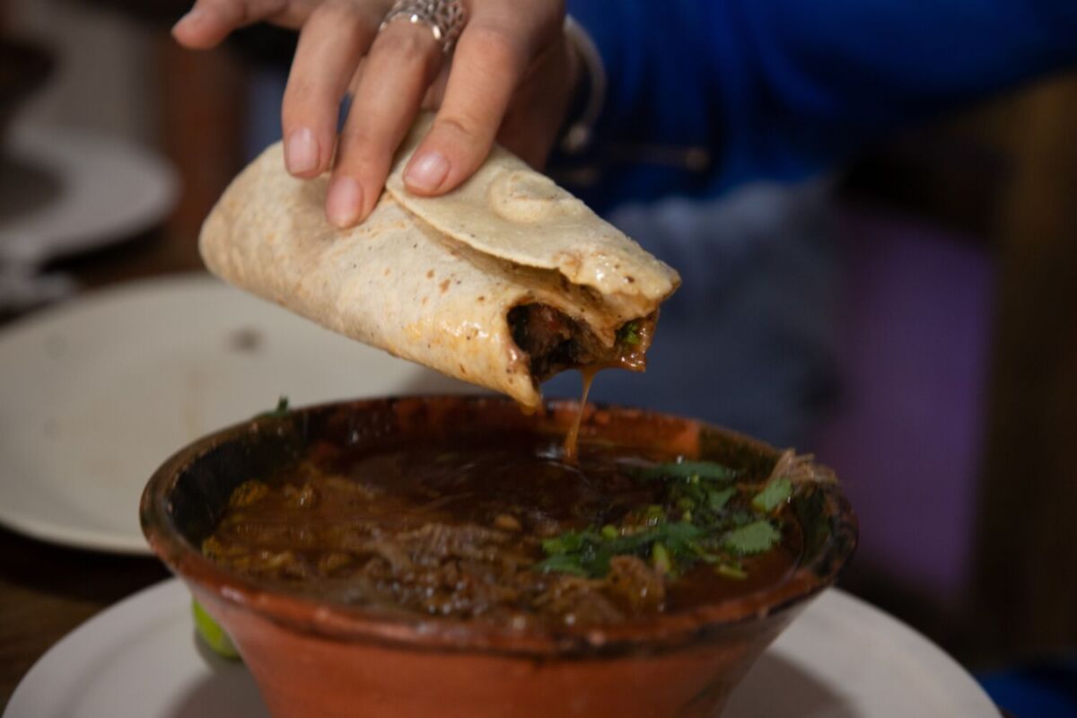 cuachala, platillo típico elaborado con maíz y chile 