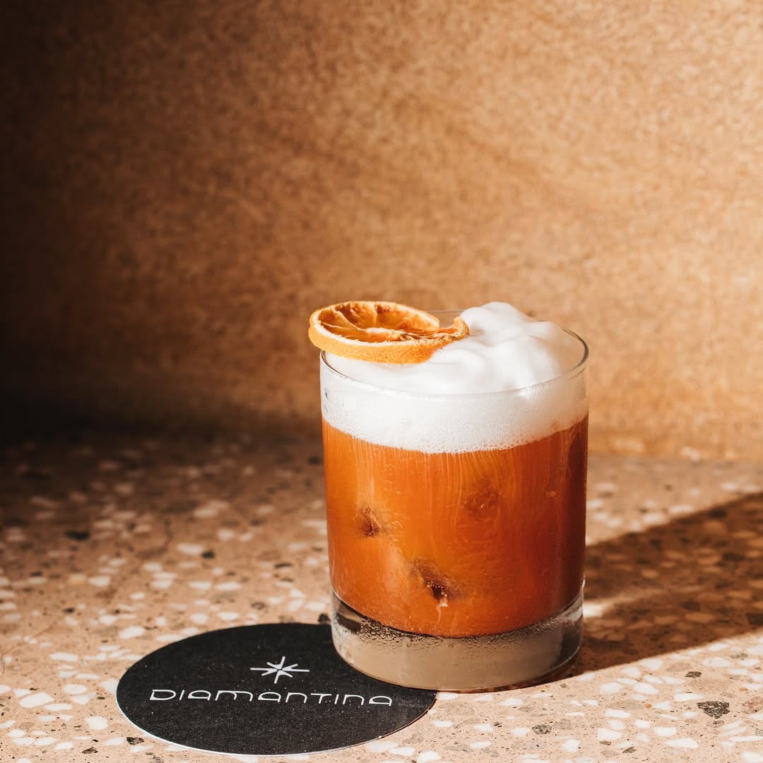 cóctel hecho con mezcal