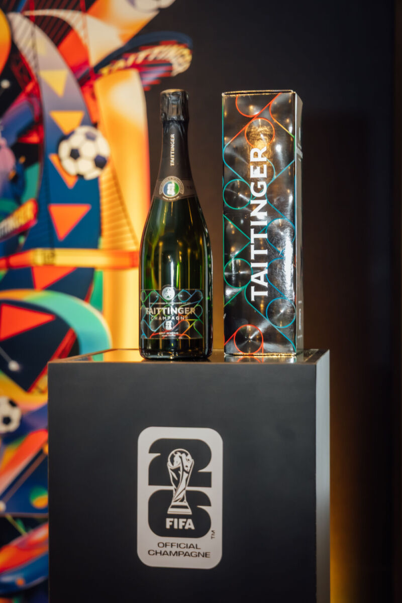 botella y caja de taittinger edición especial del mundial 2026