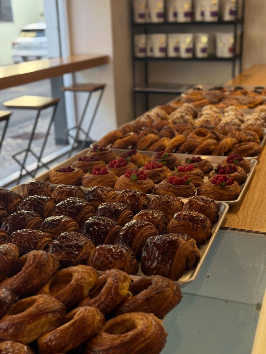 charolas de horno con panadería francesa