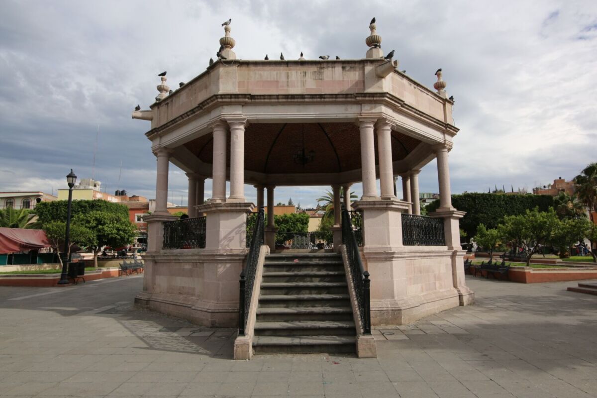 kiosco de un pueblo en México 