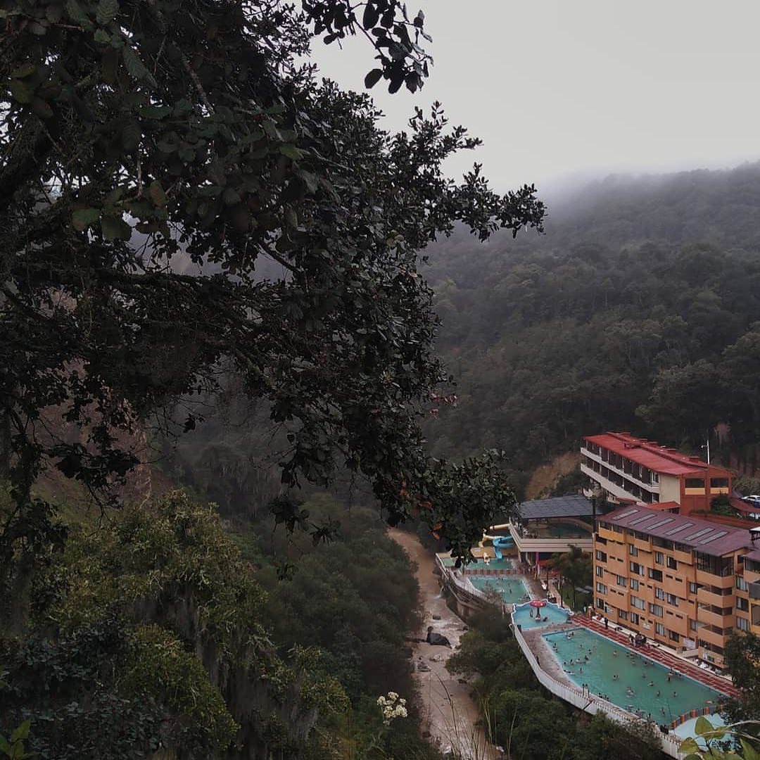 balneario de aguas termales en la sierra de puebla