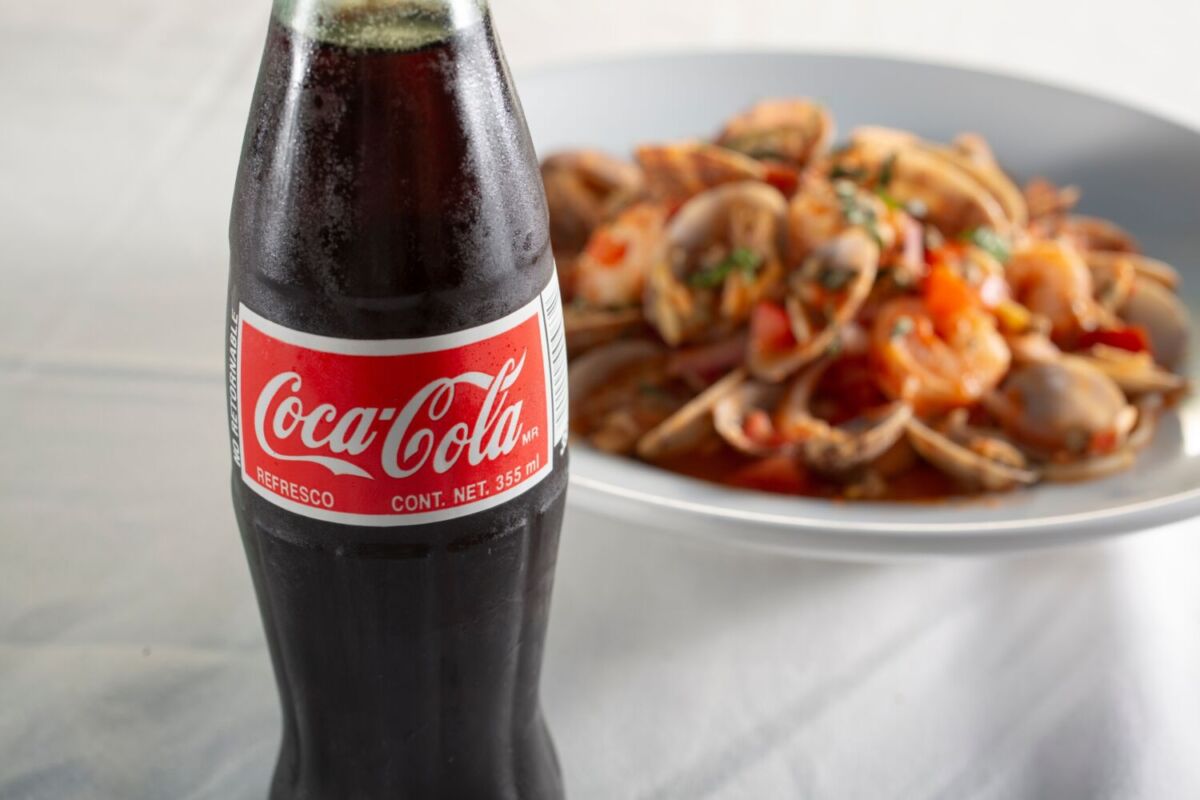 Coca cola con comida mexicana
