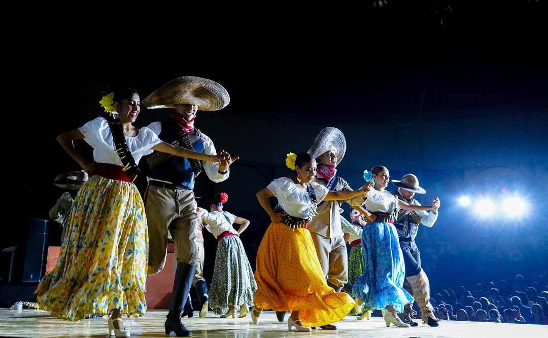 show de baile folklórico mexicano en restaurante