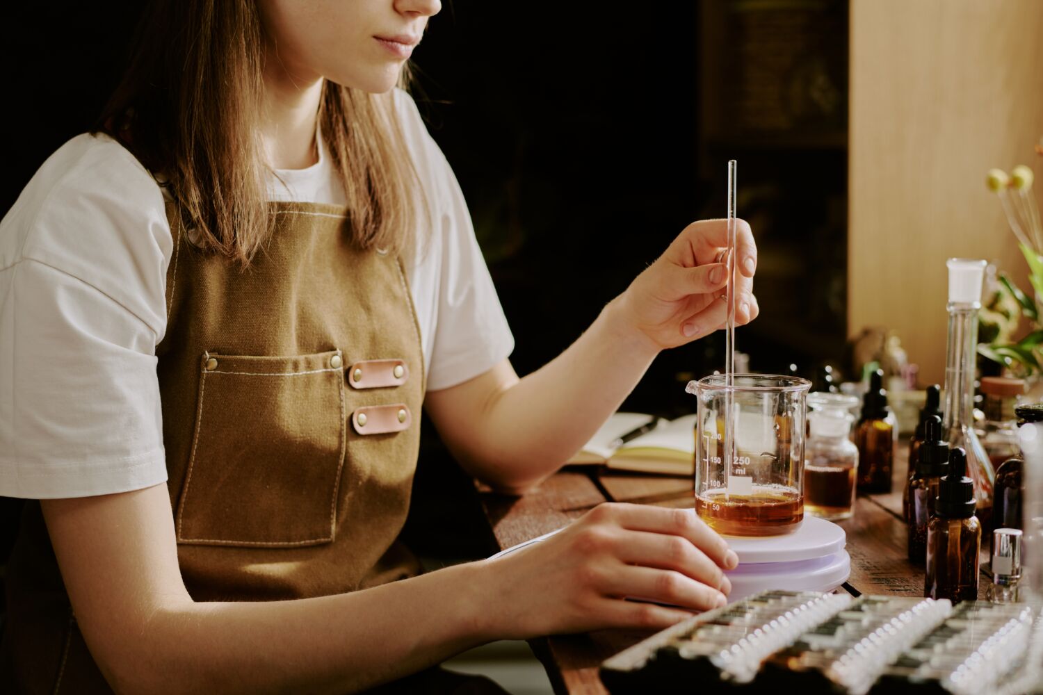 Cómo mezclar dos perfumes para crear un aroma único y oler increíble durante todo el día Cómo mezclar dos perfumes para crear un aroma único y oler increíble durante todo el día