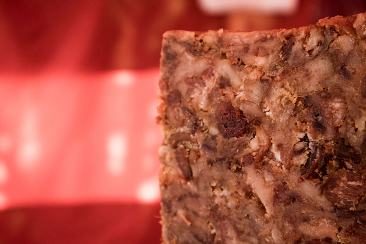 trozo de chicharrón prensado 