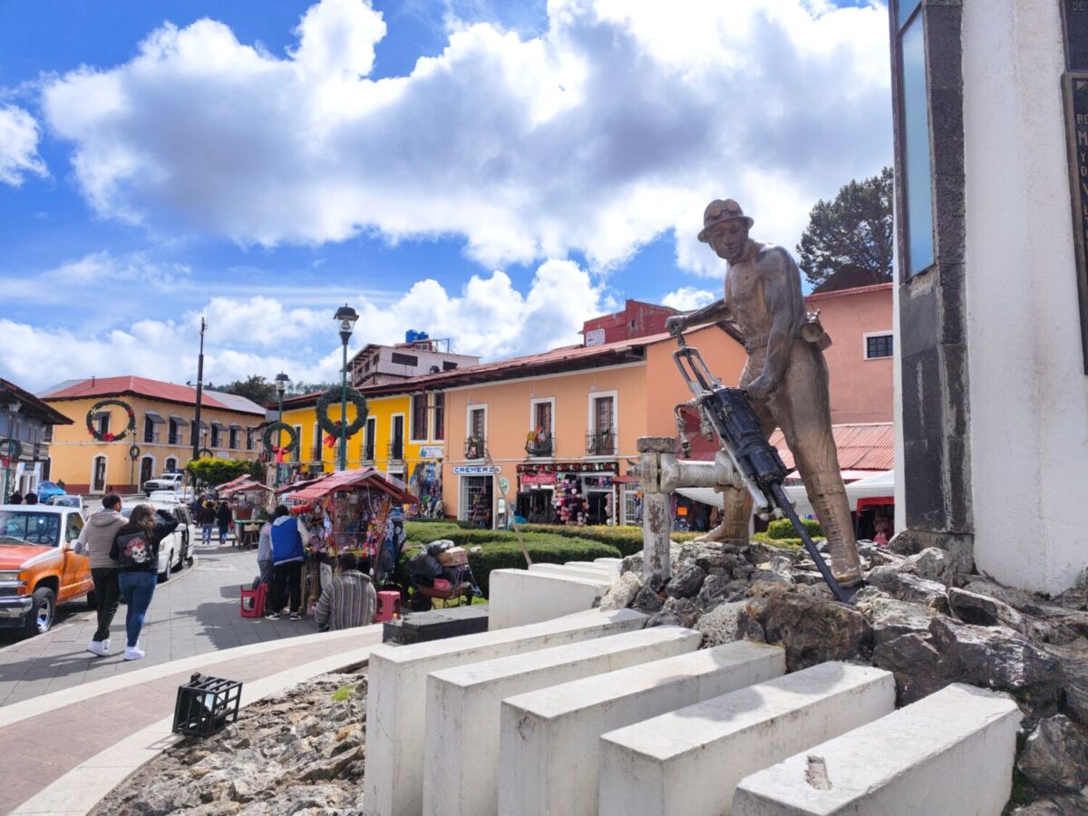 estatua de un hombre minero, en Real del Monte