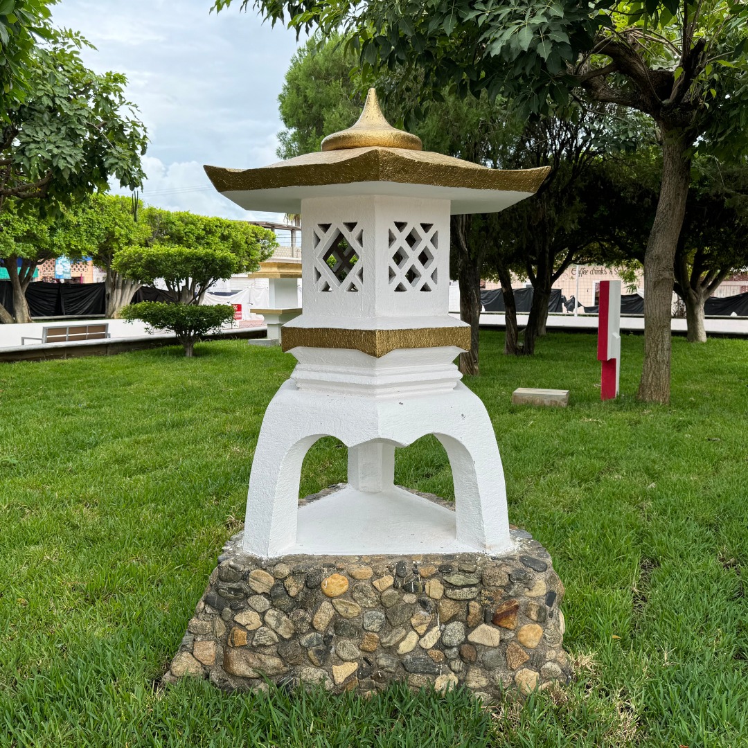 Símbolo japonés en el parque principal de Acacoyagua