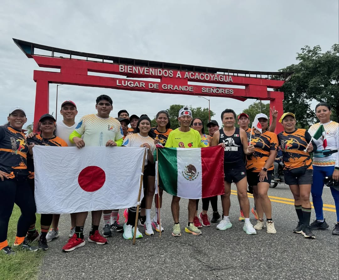 Arco japonés en la entrada del pueblo Acacoyagua