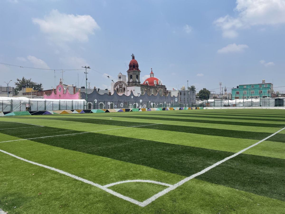 El Maracaná de Tepito: la enorme cancha de fútbol escondida entre mercados y puestos ambulantes de la CDMX