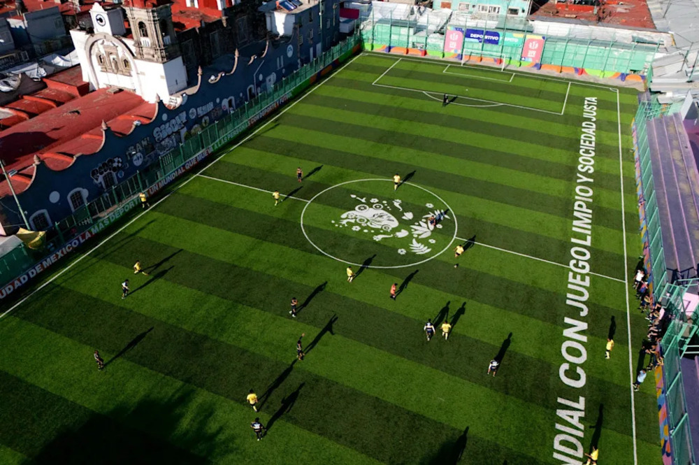 Vista aérea de la cancha de fútbol conocida como el Maracaná de Tepito en la CDMX