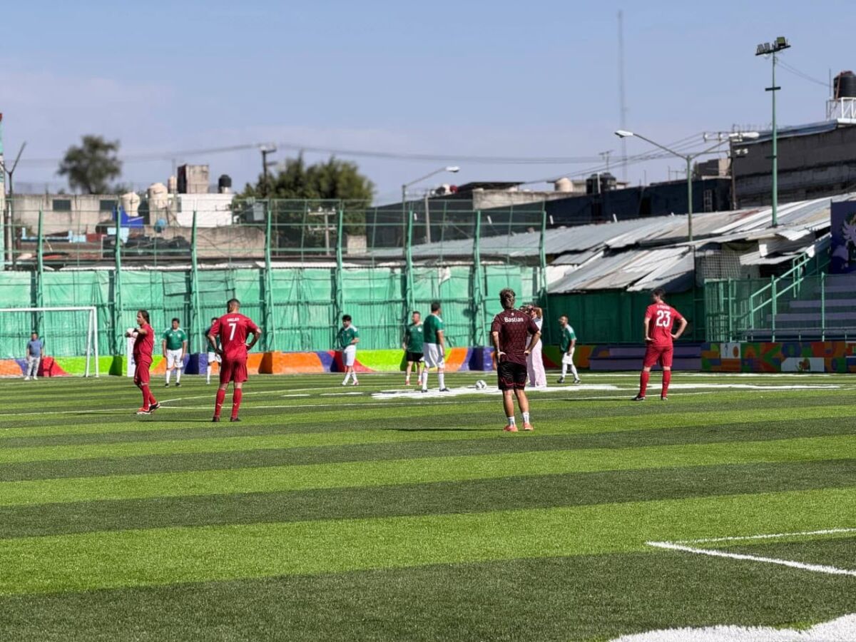 Jugadores de la Selección de Portugal en el Maracaná de Tepito 