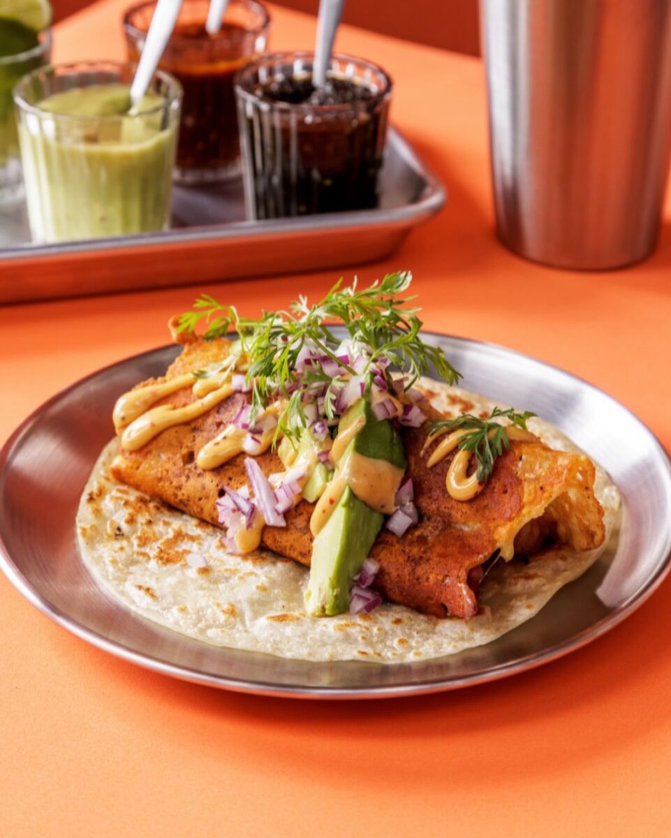 taco con costra de queso 