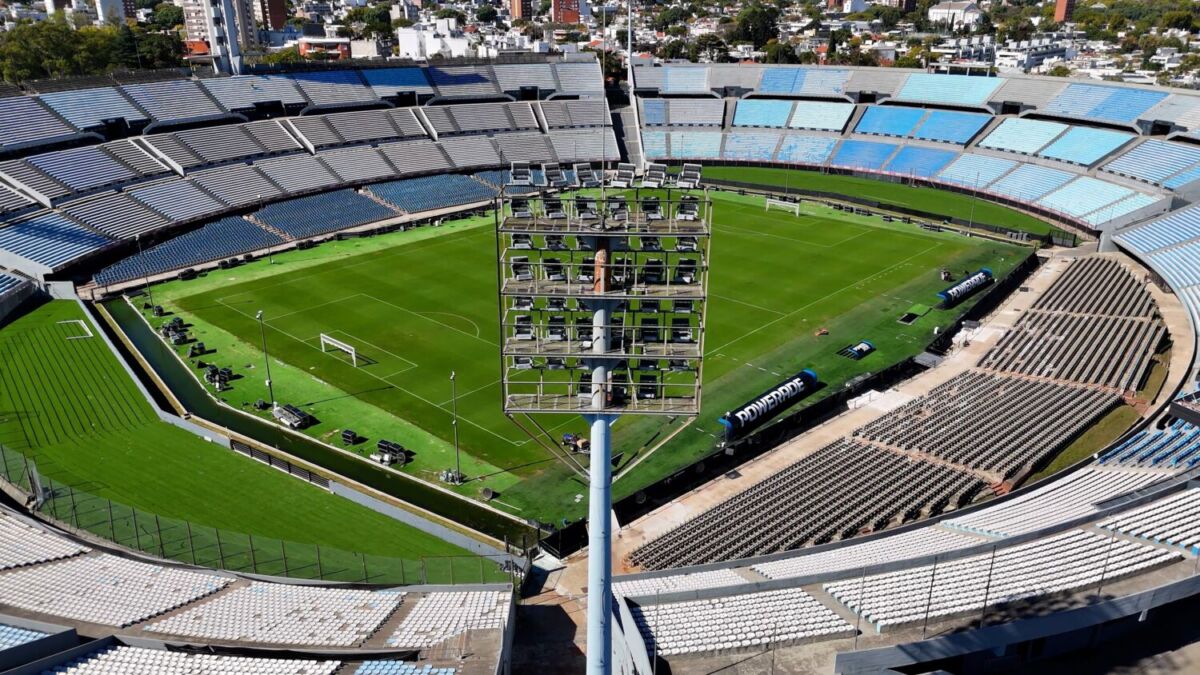 Interior del Estadio Centenario en Uruguay 