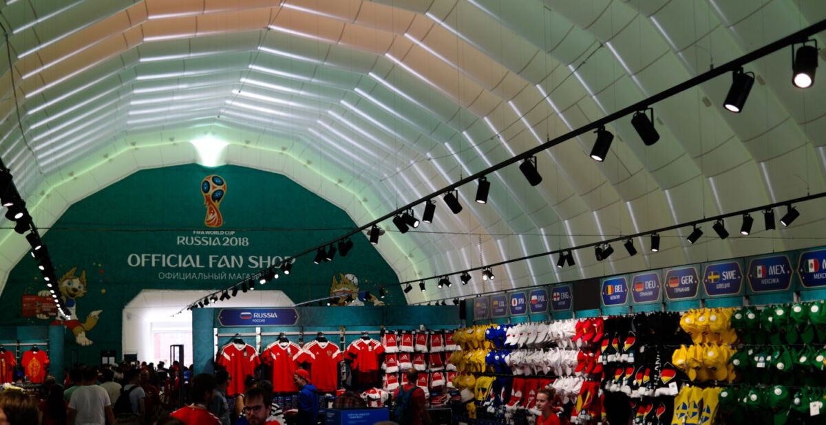 tienda de souvenirs del fifa fan fest 