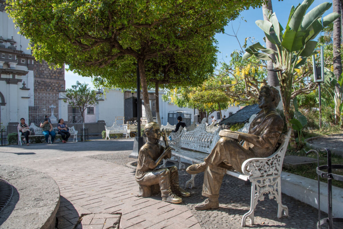 escultura de juan rulfo en comala