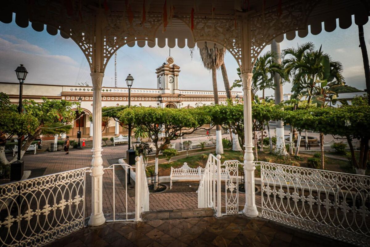 interior del kiosco de comala