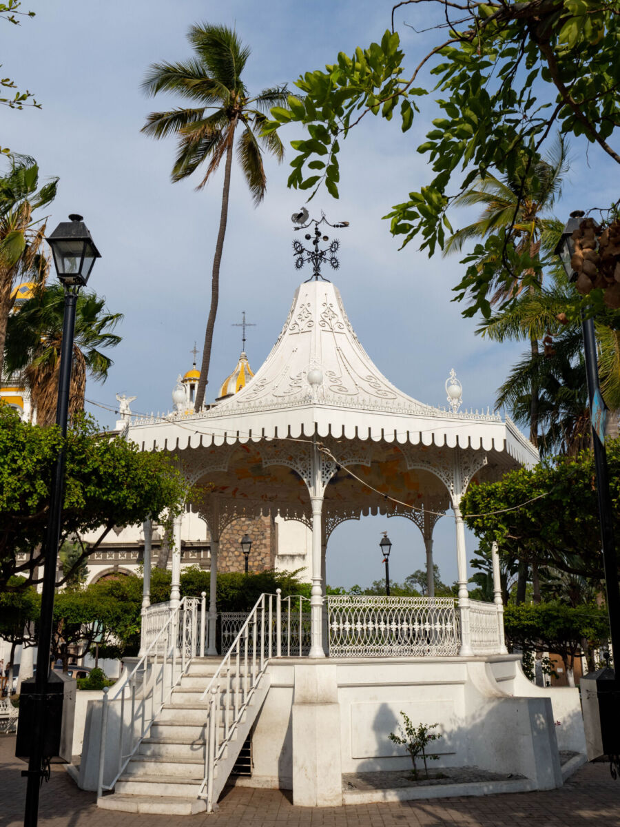 kiosco blanco en comala