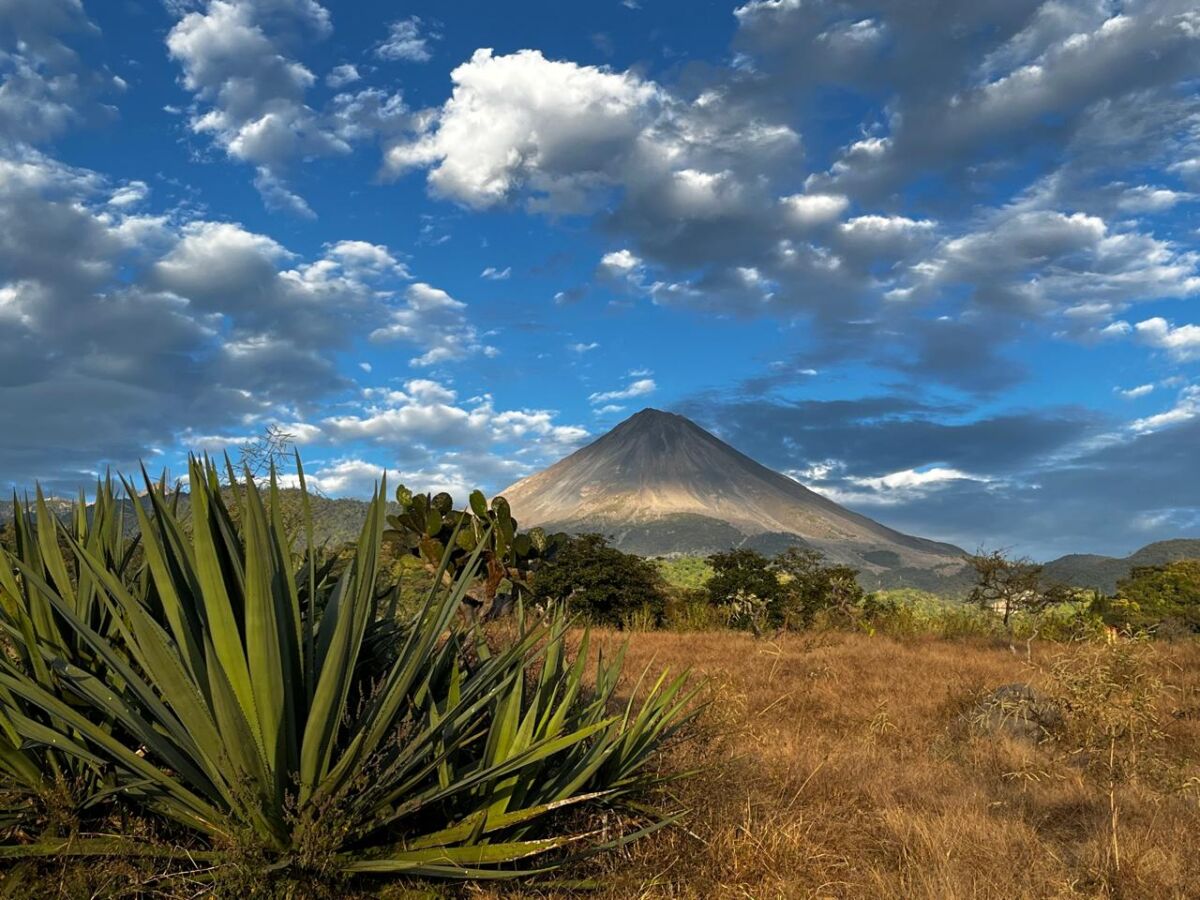 panorámica del volcán de colima