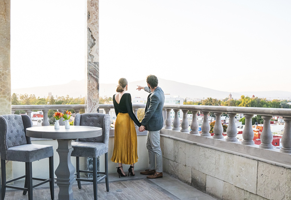 Sky Bar "El Milagrito" en el Hotel de Marco Antonio Solís
