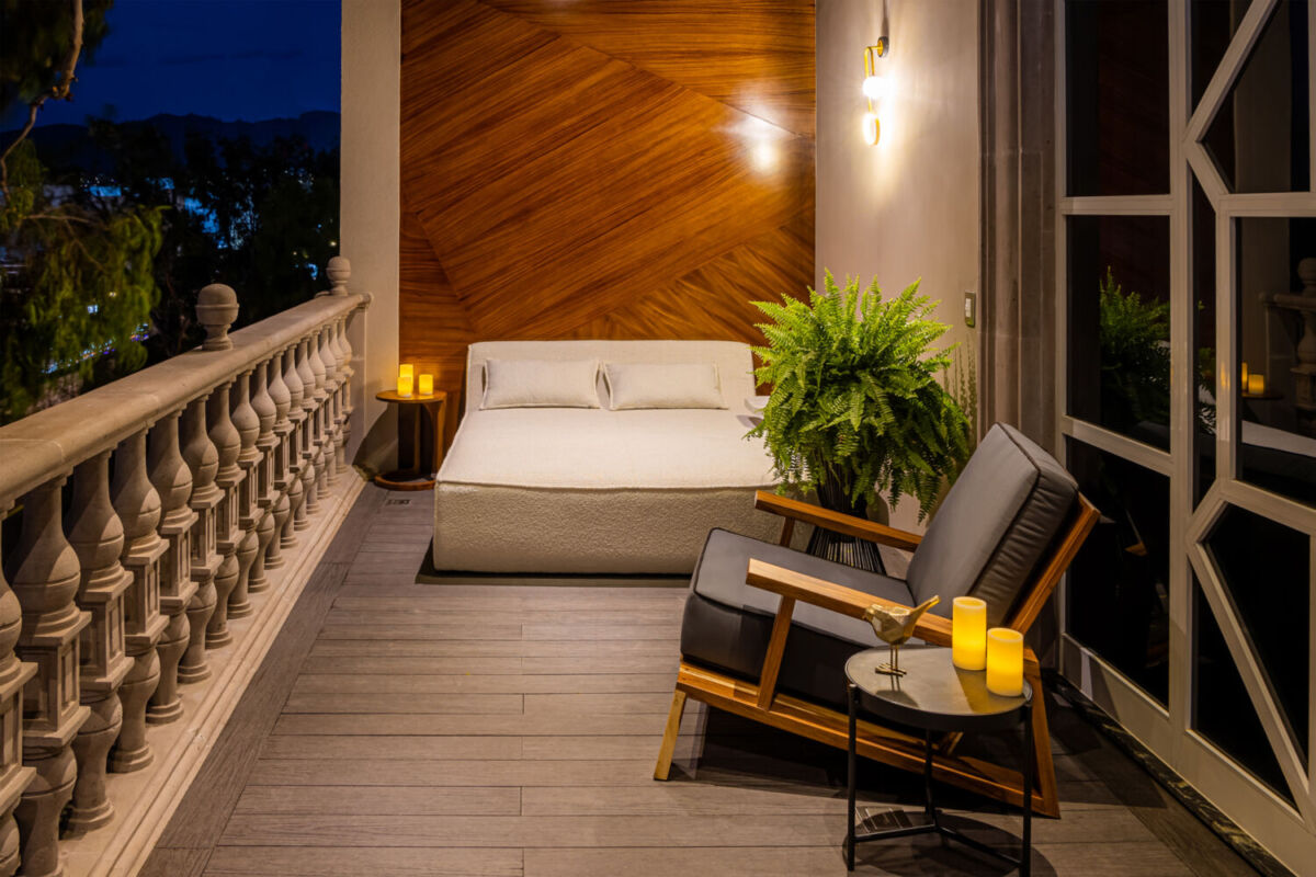 Suite con balcón privado en el Hotel de Marco Antonio Solís