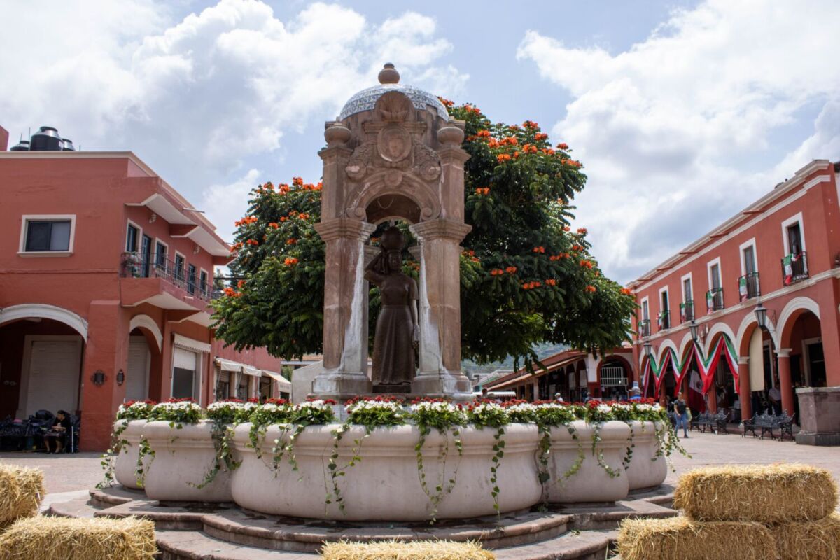 fuente de cantera en un pueblo de Michoacán 