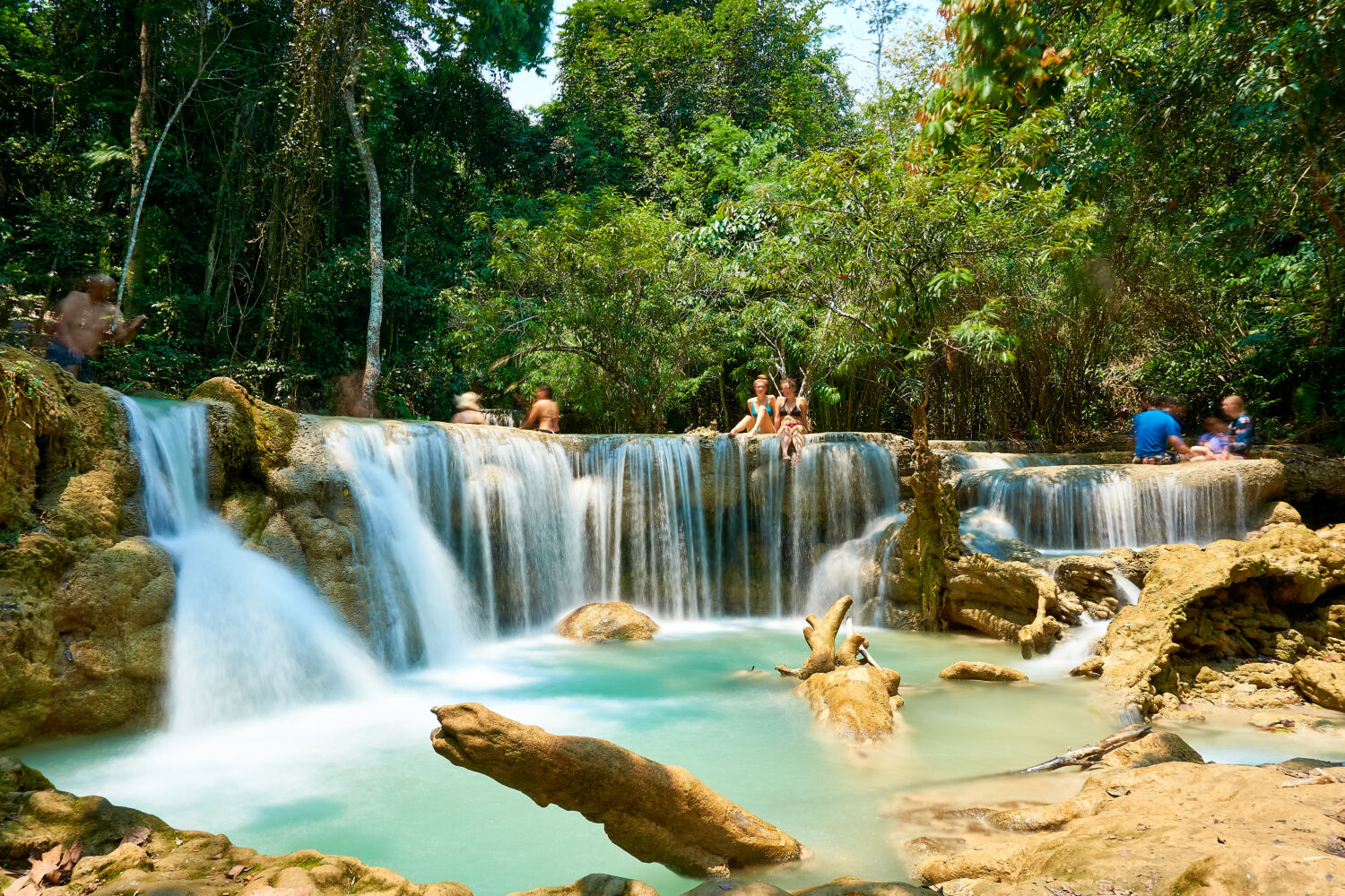 Parece a Hierve el Agua pero está en Laos, también puedes meterte y hay mucho menos gente Parece a Hierve el Agua pero está en Laos, también puedes meterte y hay mucho menos gente