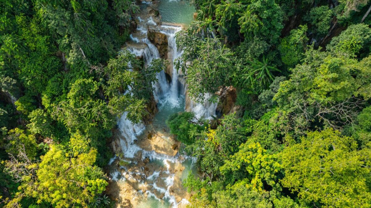vista aérea de las cataratas de Kuang Si