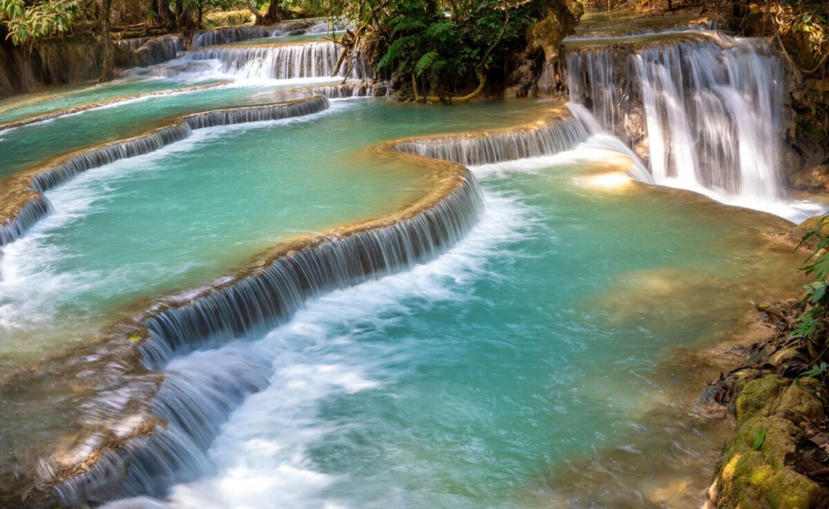 albercas naturales de cascadas en Laos