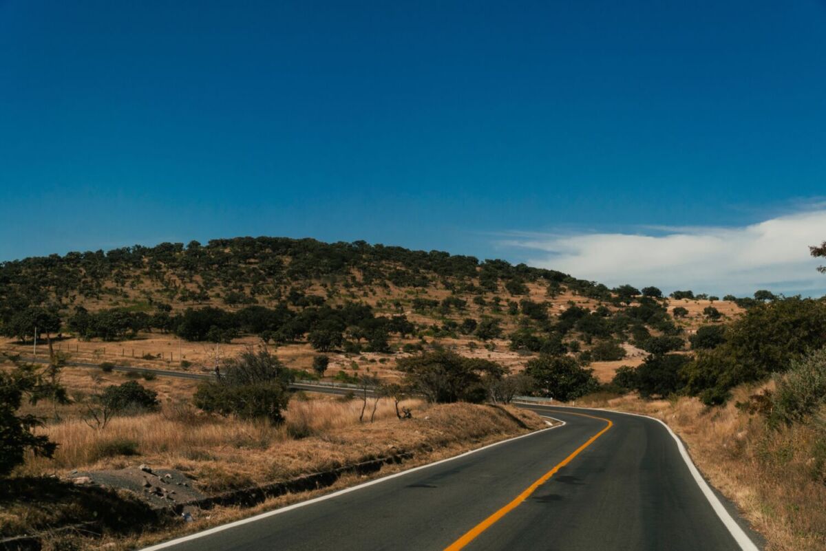 carretera México-San Miguel de Allende de día