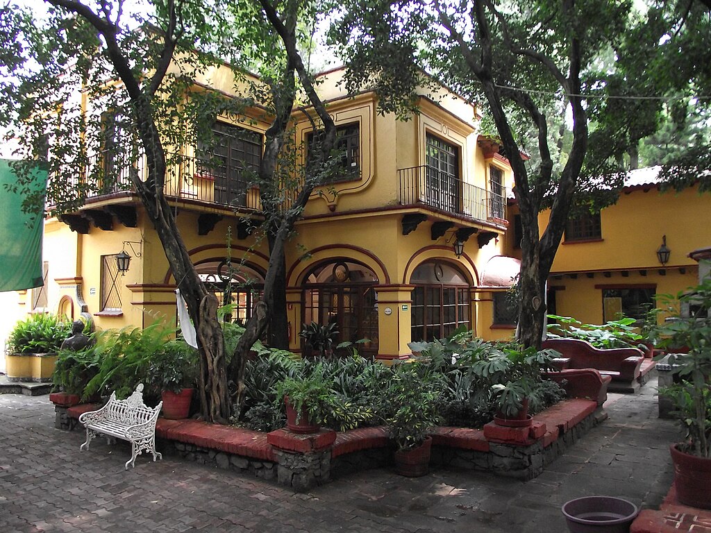 interior de la casa de la cultura jesus reyes heroles en Coyoacán