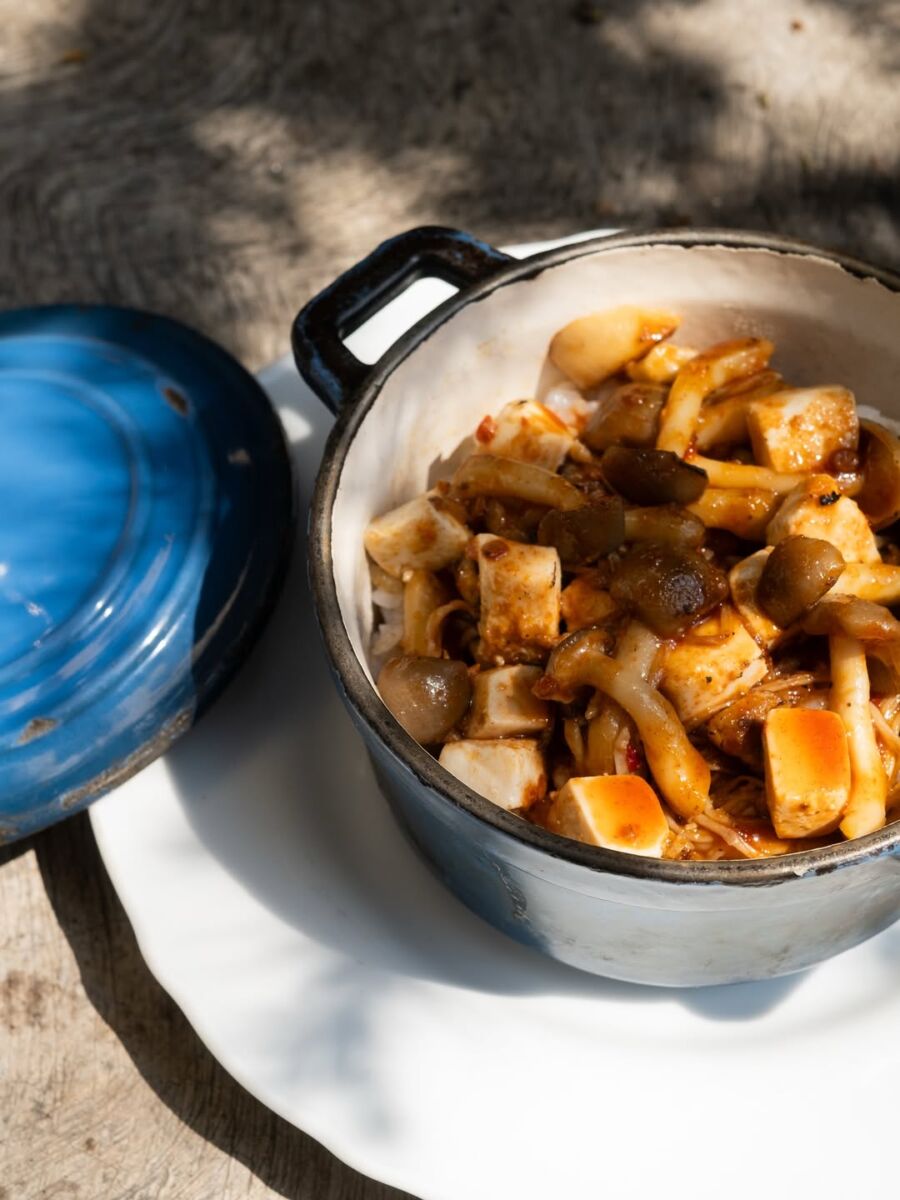 cazuela de arroz con hongos y tofu