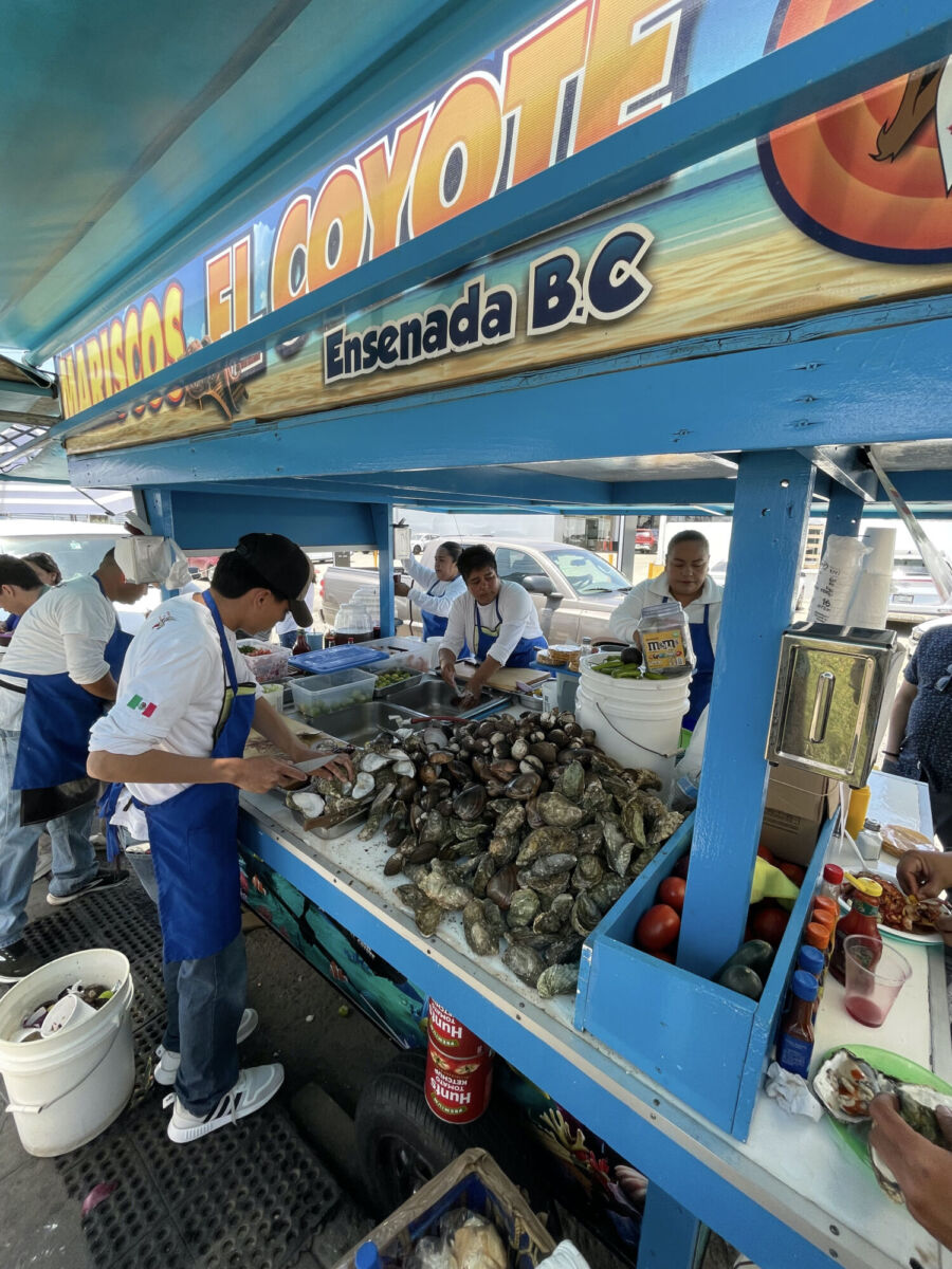 Carreta de mariscos El Coyote en Ensenada 