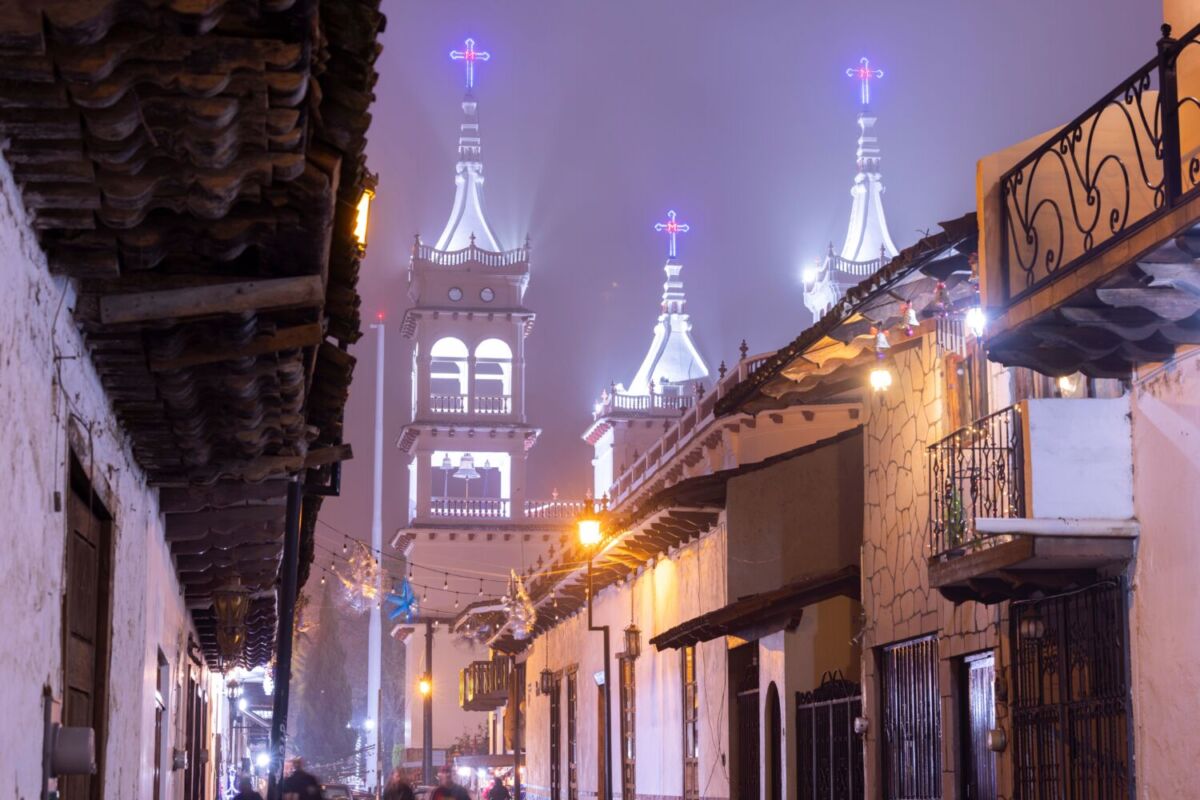 Luces nocturnas iluminan el Pueblo Mágico de Mazamitla 