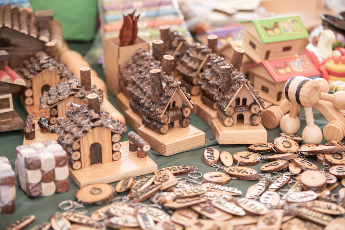 Figuritas de madera hechas en Mazamitla 
