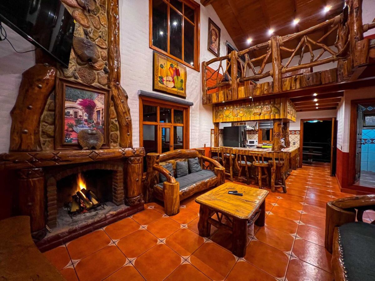 Interior de una cabaña acogedora en Mazamitla 